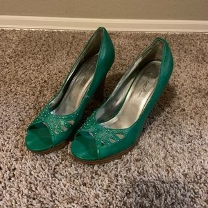 Charlotte Russe green studded pumps